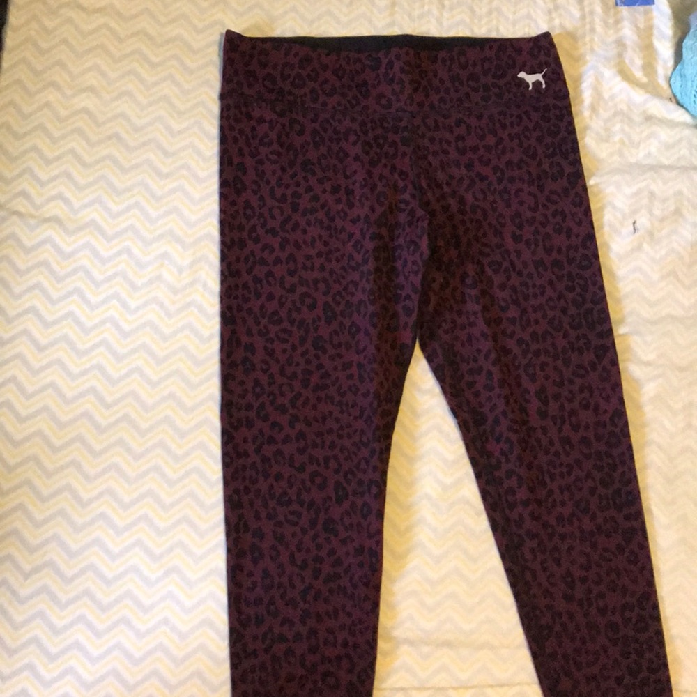 PINK cheetah print yoga leggings!